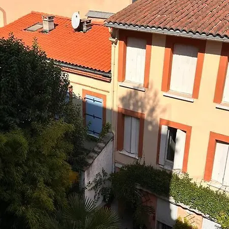 Your Getaway In Center Apartmán